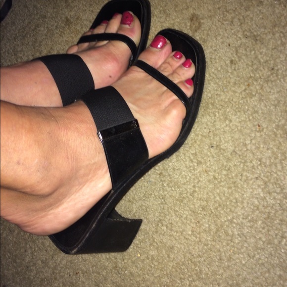 Authentic Gucci Black Leather Double Strap Slip On  Thong Kitten Mule Heels - Picture 6 of 8